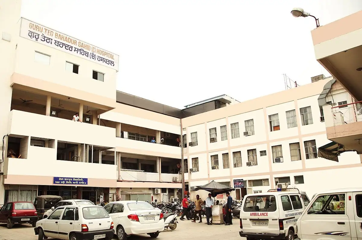 مبنى Toor Hospital