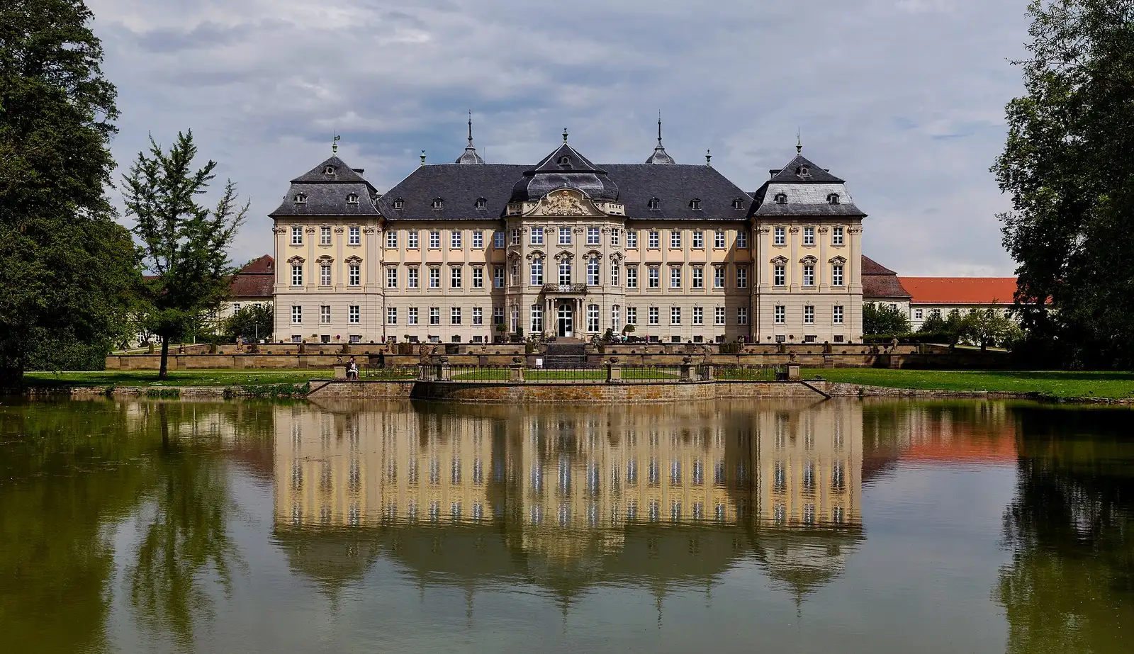 Jengo la Schloss Werneck