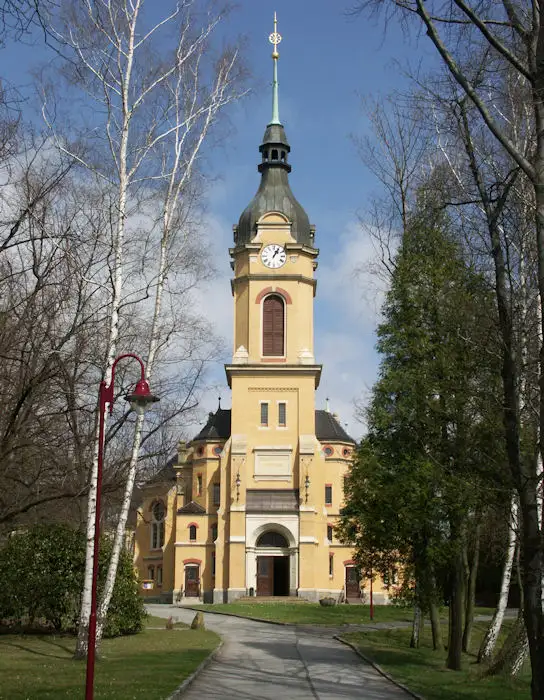 Jengo la Anstaltskirche Großschweidnitz