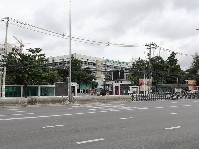 Somdech Phra Pinklao Hospital