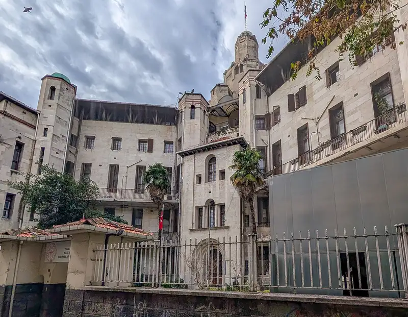Beyoglu Goz Egitim ve Arastirma Hastanesi